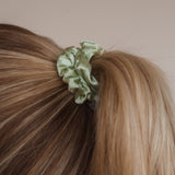 Claide Marble Scrunchie – Ihr perfektes Accessoire für jeden Anlass mit echter Seide