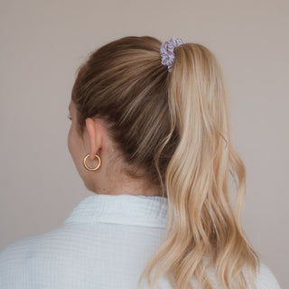 Jeanne Scrunchie von Claide – Zeitlose Eleganz mit echter Seide