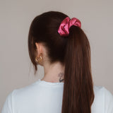 Entdecken Sie den Luxus von echter Seide mit dem Claide Juliette Scrunchie