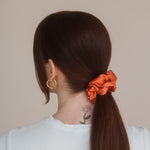 Stilvoll und glänzend: Das Spring Scrunchies Bundle von Claide aus edler Satin-Seide