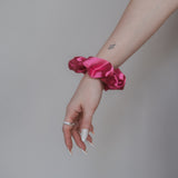 Verwöhnen Sie Ihr Haar mit dem exquisiten Juliette Scrunchie von Claide