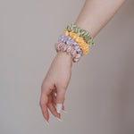 Echte Seide, zeitlose Schönheit: Das Claide Marble Scrunchie für anspruchsvolle Styles